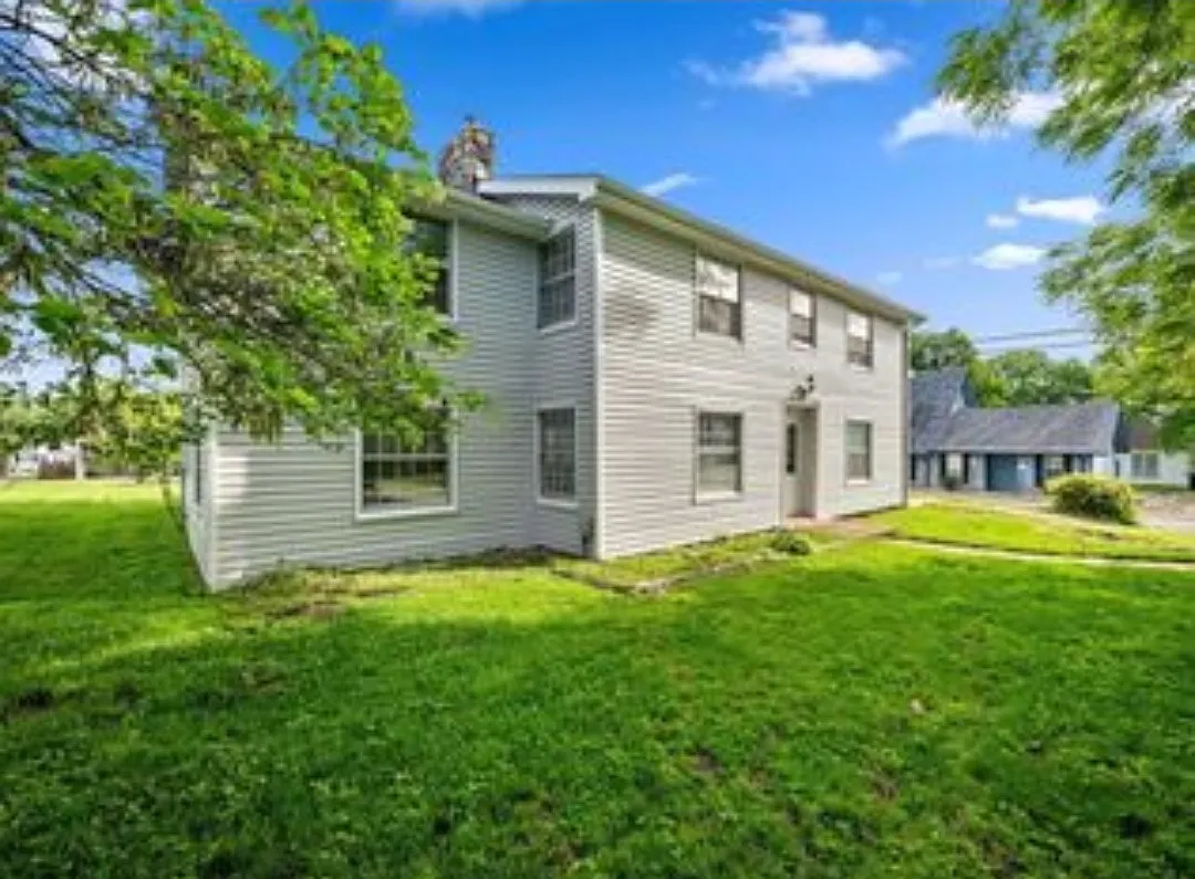 443 Boone St — Photo 3