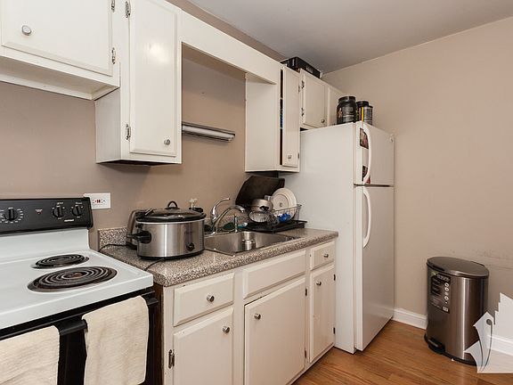 2nd image of 607 W Wrightwood Ave APT 305
