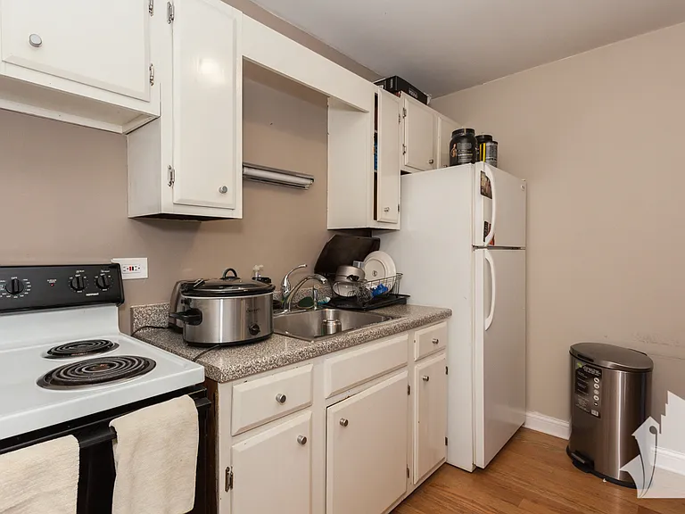 607 W Wrightwood Ave #305 — Photo 2