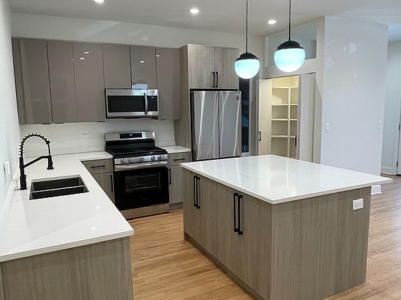 3rd image of 2657 W Huron St #1