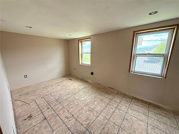 5th image of 3027 Truax Rd