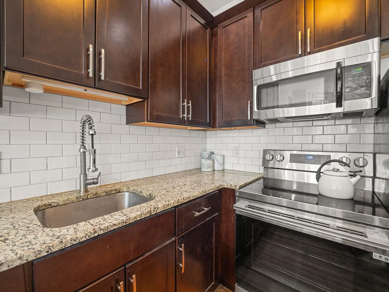 1 bed, 602 sqft, $3,200 — Photo 4
