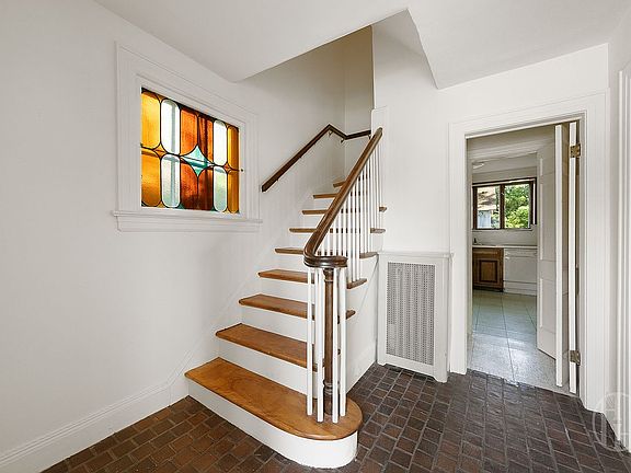 4th image of 12 Carolina Rd