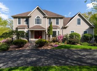 35 Blackberry Ct, Hopewell Junction, NY 12533