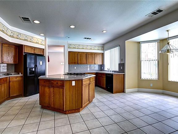 4th image of 44 Chateau Whistler Ct