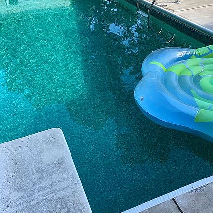 Heated 18X36
Spillover Spa.