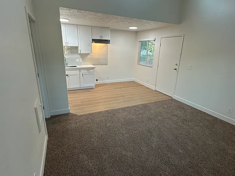 270 W Alamar Ave #8 — Photo 3