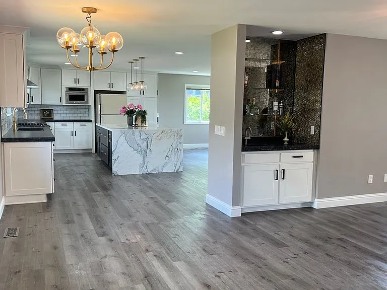 7370 Pembroke Dr — Photo 12