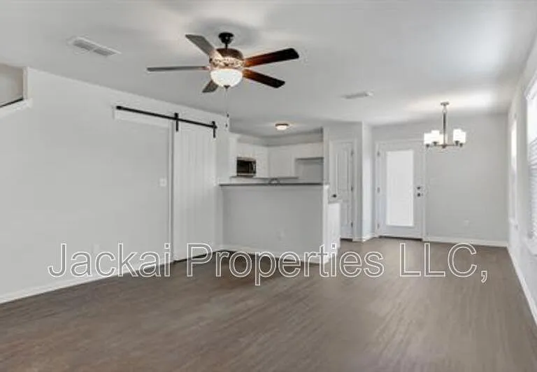 243 W Forest Ave — Photo 6