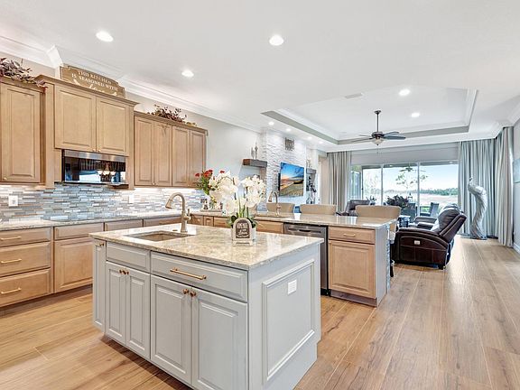 5th image of 7715 Maywood Crest Drive