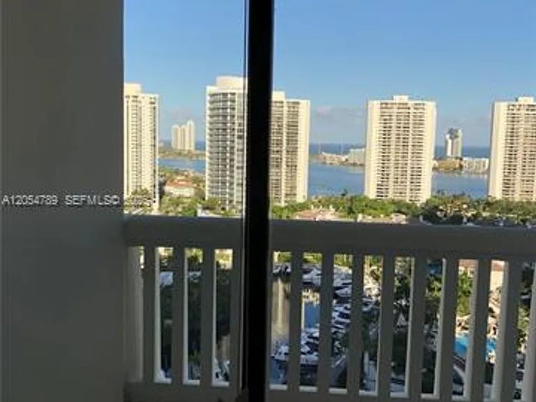1000 Island Blvd #CU-2308 — Photo 20