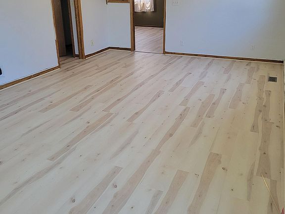 5th image of 1243 Claremont St