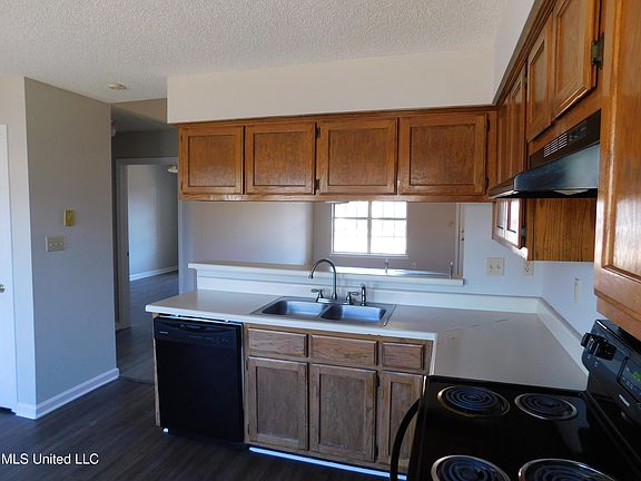 3rd image of 7025 Foxhall Dr