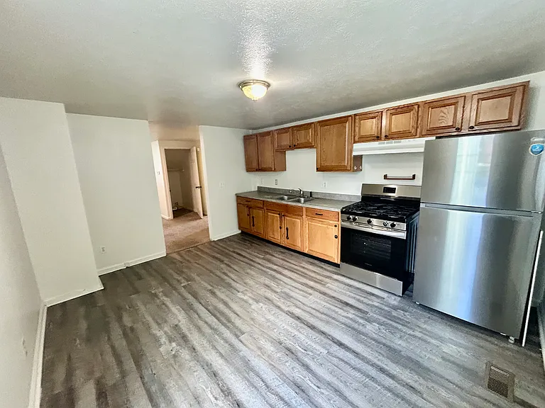 552 W 5th St #3 — Photo 2
