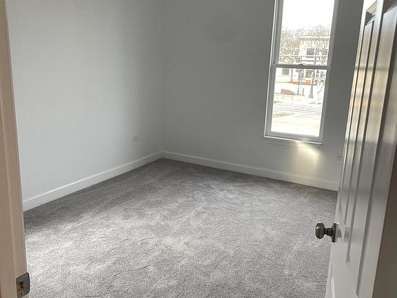5th image of 113 W Railroad Ave #201
