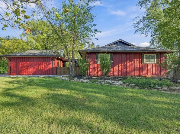 8108 E Peach Tree Ln, Wichita, KS 67207