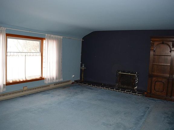 2nd image of 52 Pleasant St