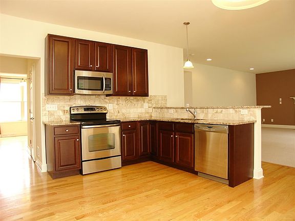 3rd image of 30 Stone Crest Dr