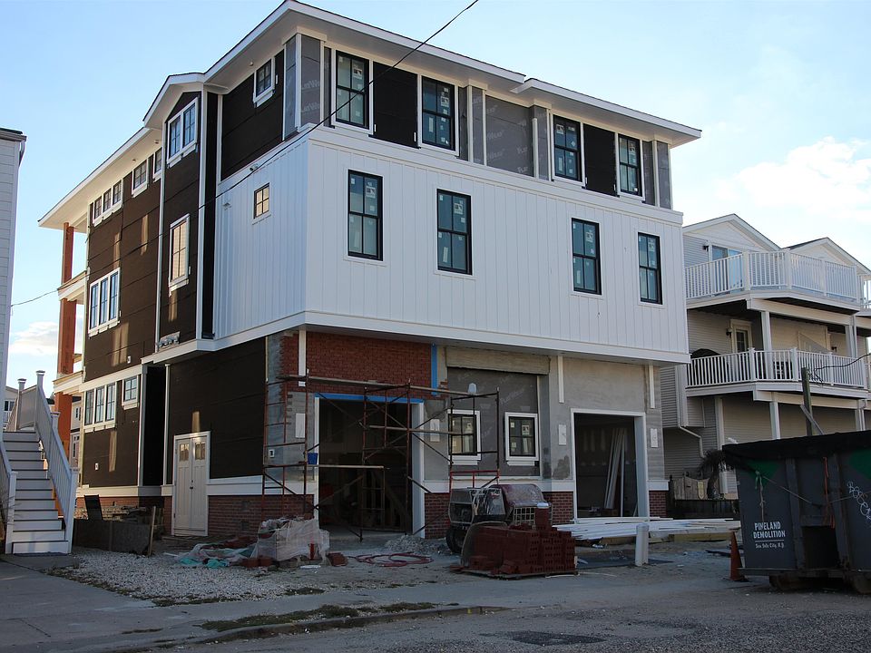 2nd image of 330 46th Pl E #Sea