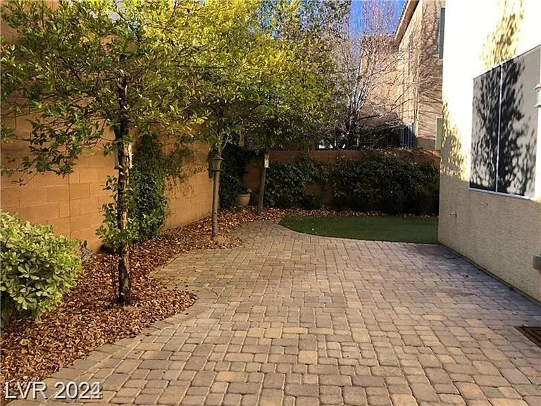 7667 Albright Peak Dr — Photo 15