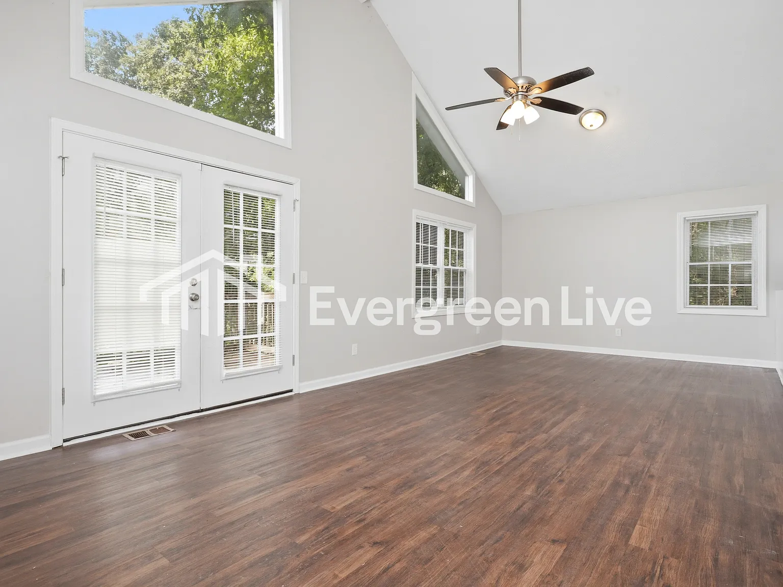 4 bed, 2.0 bath, 2840 sqft, $1,845 — Photo 3