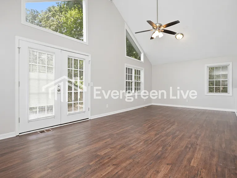 4425 Marjorie Rd — Photo 3