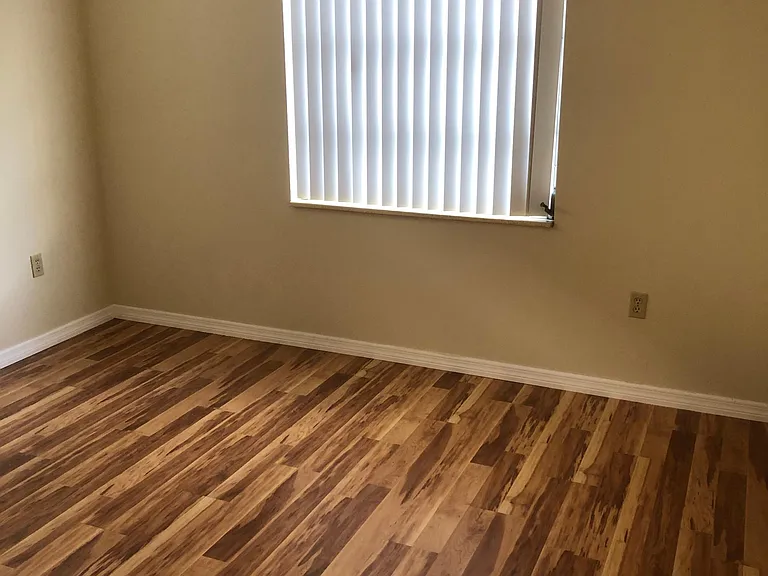 2nd BEDROOM EASTERN MORNING LIGHT.
EZ CLEAN SMOOTH FLOOR COMPLIMENTED WITH BASEBOARD TRIM.