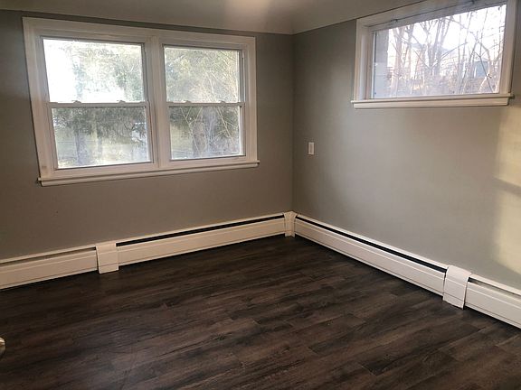 4th image of 233 11th Ave N #2