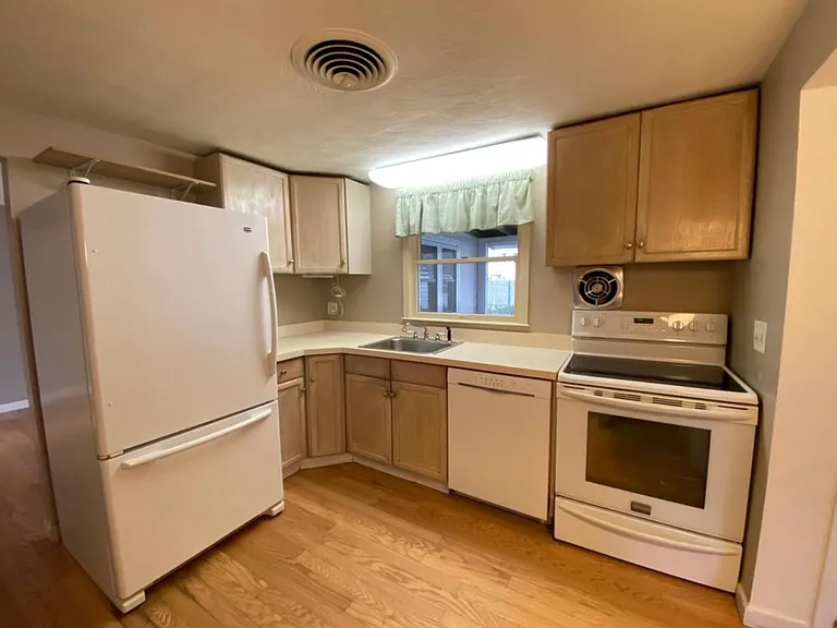 10 Hemlock Dr — Photo 5
