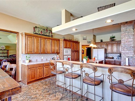5th image of 9517 SW 32nd St