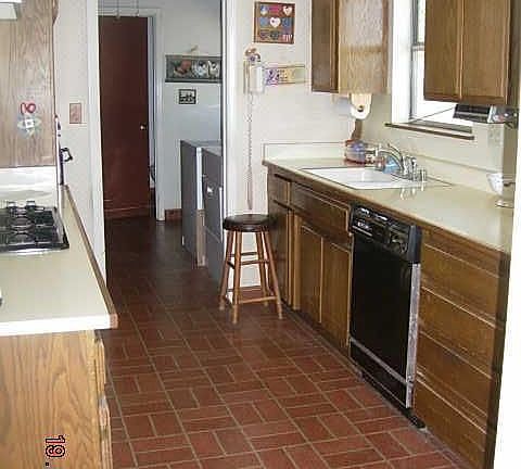 5th image of 8851 Sinnard Ave