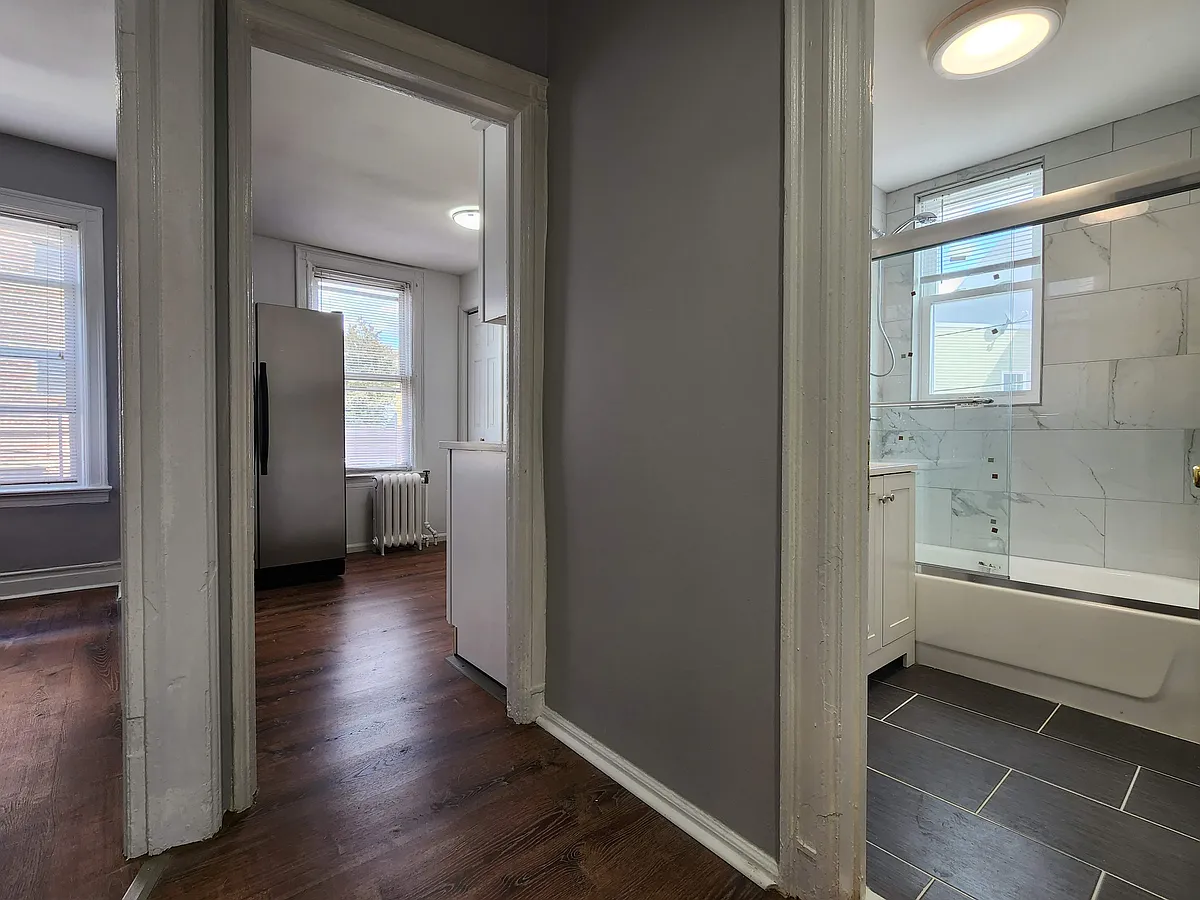 Building Photo - 228 Hutton St #2
