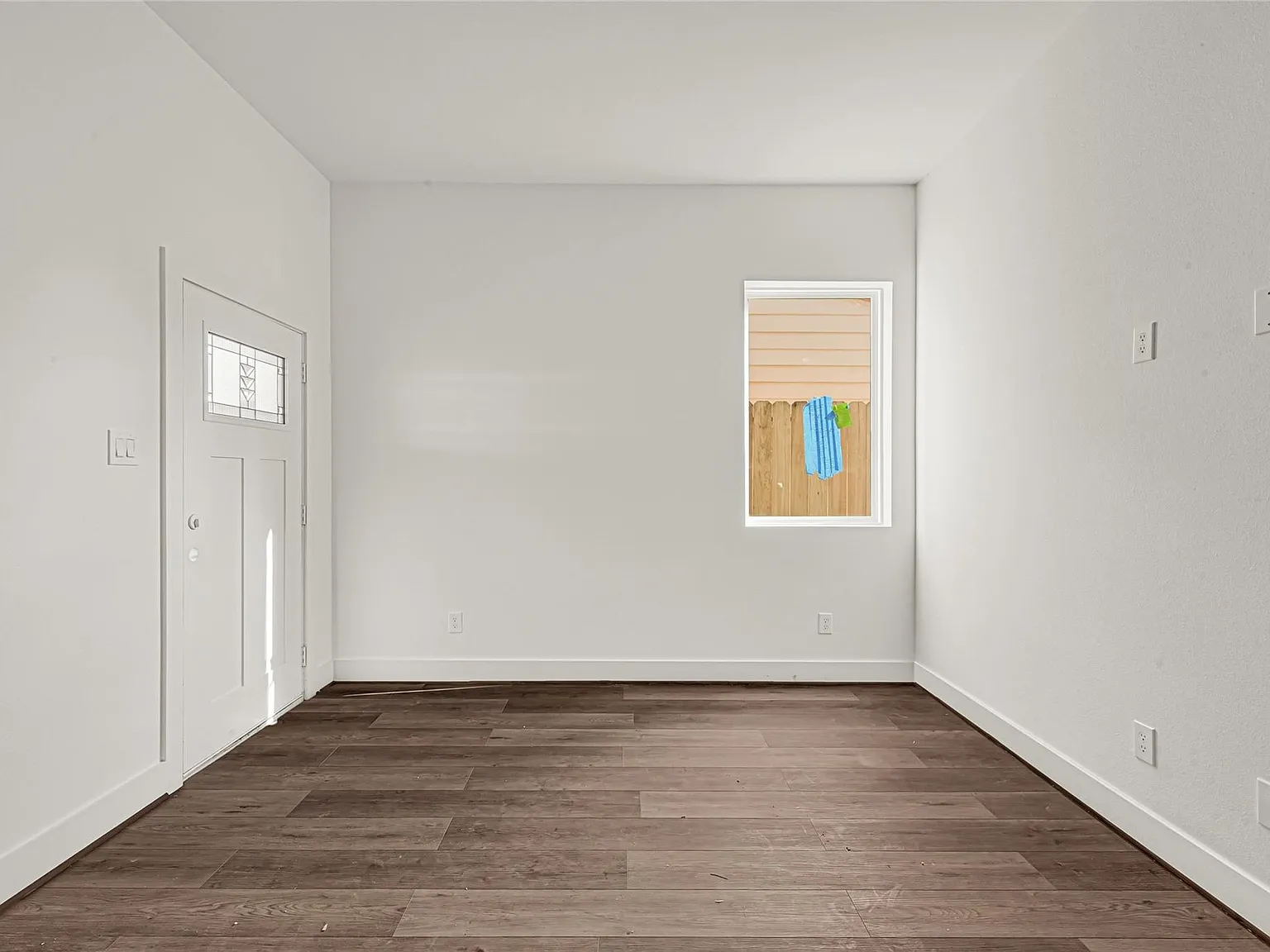 3 bed, 2.0 bath, 2008 sqft, $2,000 — Photo 2
