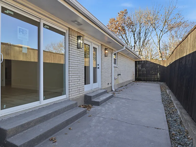 7076 Briarmeadow Dr — Photo 12