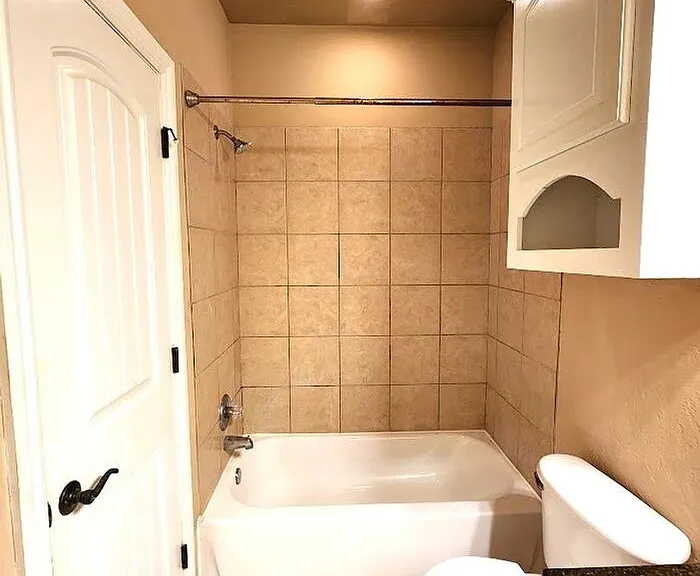 13705 Oxford Dr — Photo 9