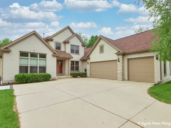 745 Ceresia Dr, Crystal Lake, IL 60014