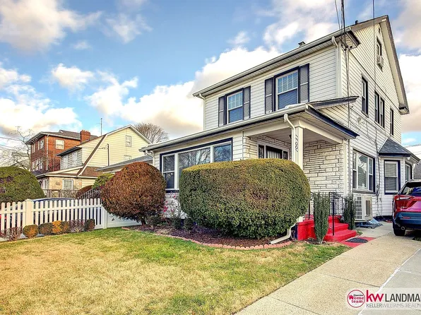 10031 194th St, Hollis, NY 11423