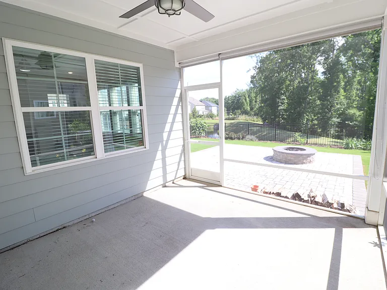 2936 Baronial St — Photo 23