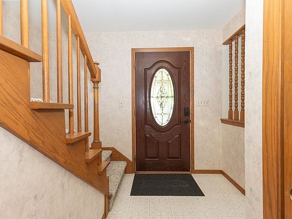 4th image of 809 Melissa St
