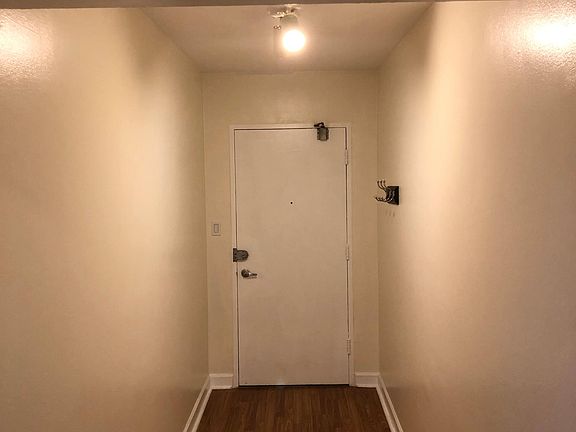 3rd image of 4970 N Marine Dr APT 827