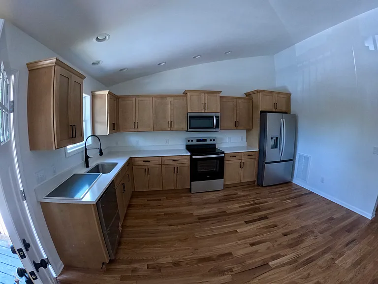 181 Carrie St #A — Photo 3