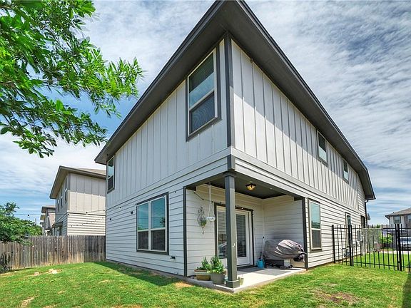 3rd image of 1009 Boatswain Way
