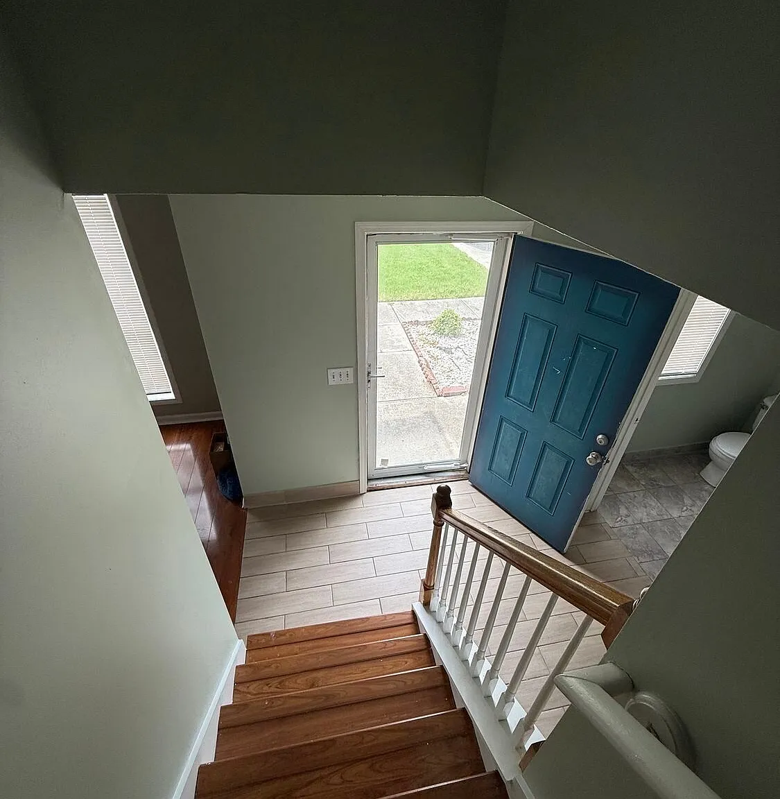 4 bed, 2.5 bath, 2723 sqft, $2,295 — Photo 2