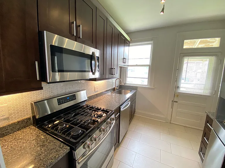 W Greenwood Ave 64-70 GW2 — Photo 5