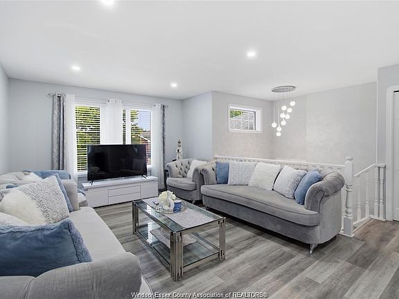 4th image of 2424 Timbercrest Ave