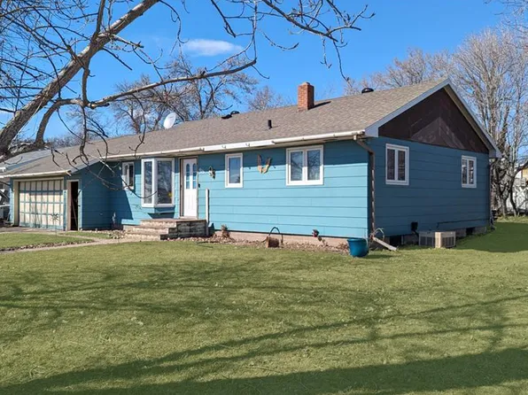 405 W Madison Ave, Mahnomen, MN 56557