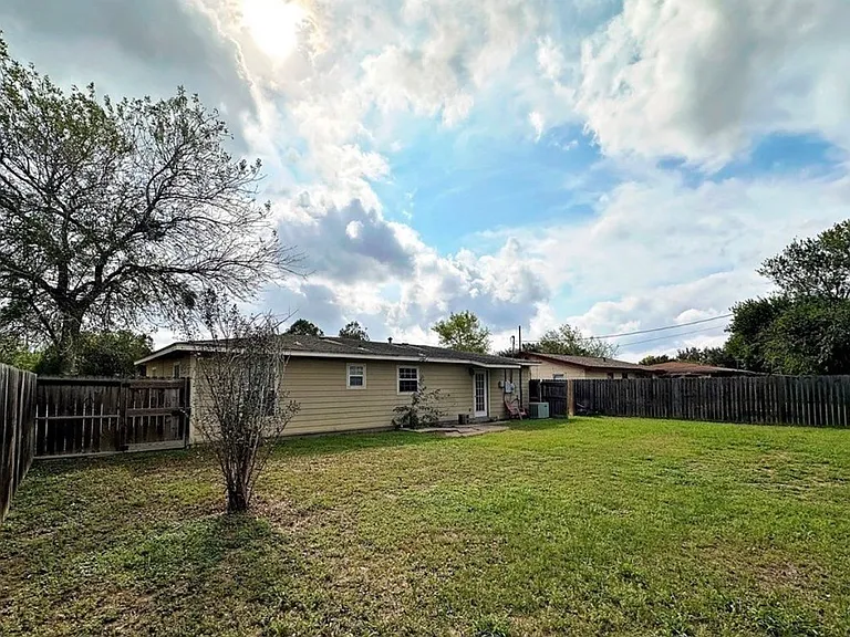 805 E Anderson St — Photo 9