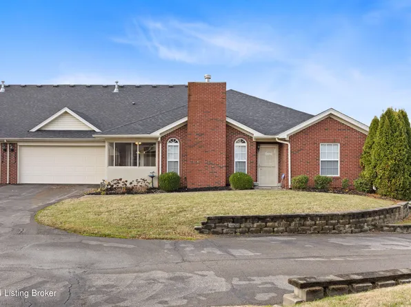 5032 Woodridge Lake Blvd, Louisville, KY 40272