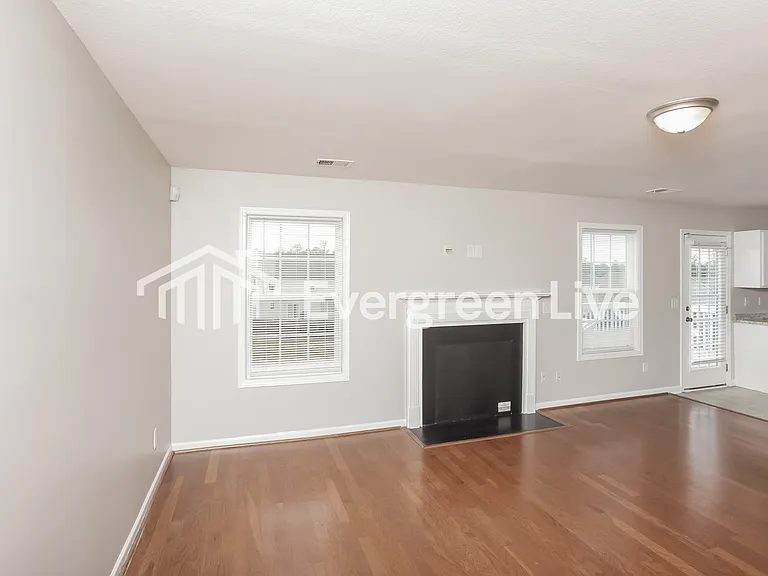 142 Cattle Baron Ln — Photo 2