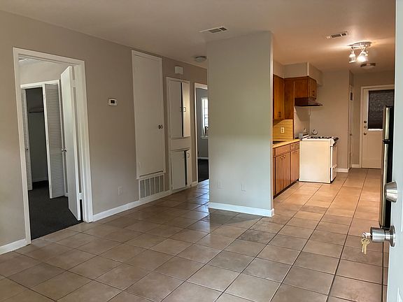 5th image of 2013 Cullen Ave APT A